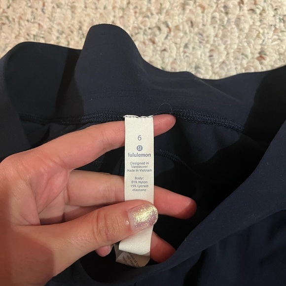 Lululemon navy cropped joggers. Size 6. - Picture 3 of 3